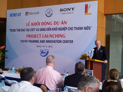 Khởi động dự án “Trung tâm đào tạo Công Nghệ thông tin và Sáng kiến khởi nghiệp cho thanh niên” tại Hà Nội: 