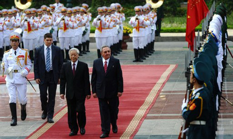 Chủ tịch Cuba gặp lãnh đạo Việt Nam
