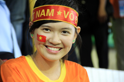 Những hot girl Việt trên khán đài Lebak Bulus 