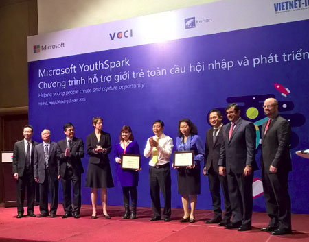 Microsoft công bố đầu tư 3 triệu USD cho giới trẻ Việt Nam