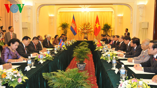 Thủ tướng Nguyễn Tấn Dũng tiếp Chủ tịch Quốc hội và Phó Thủ tướng Vương quốc Campuchia 