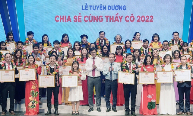 Vinh danh 58 giáo viên tiêu biểu trong chương trình 'Chia sẻ cùng thầy cô' năm 2023 - Ảnh 1.