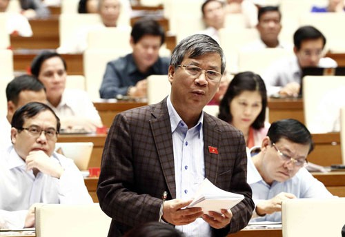Người dân đang chờ luật hóa việc từ chức - Ảnh 1. Người dân đang chờ luật hóa việc từ chức - Ảnh 1.