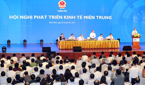 Miền Trung phải đi nhanh mà không ngã! - Ảnh 1. Miền Trung phải đi nhanh mà không ngã! - Ảnh 1.